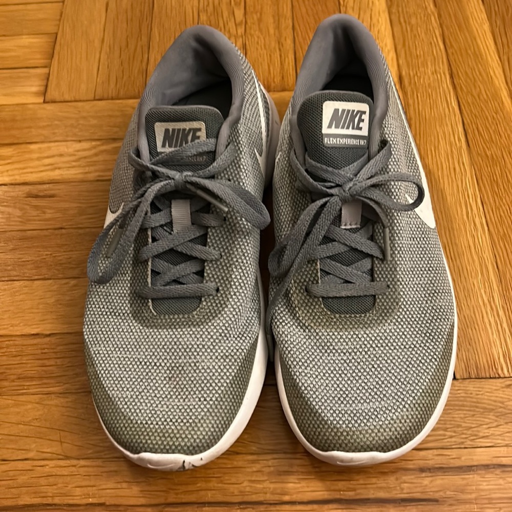 Women’s Nike sneakers